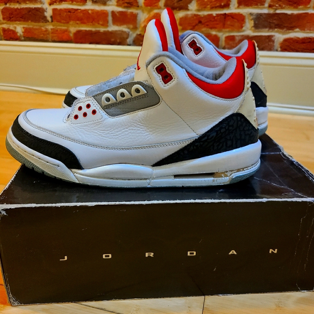JORDAN 3 RETRO RED-CEMENT GREY *Classic*